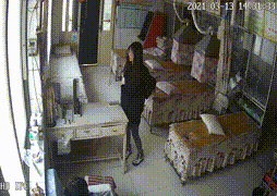 监控黑衣女打针210804